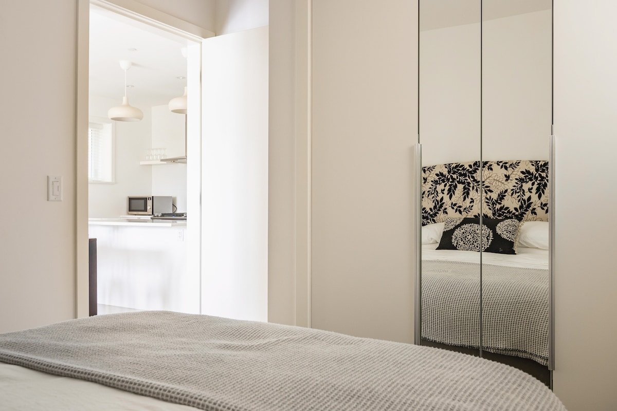 Modern + Stylish 3BR 2BA in Trendy Mt Pleasant gallery image 4