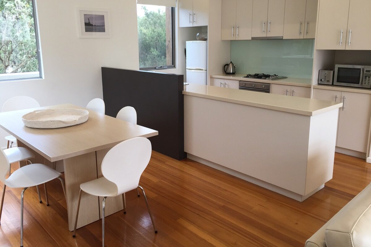 5 Simpson St – Front Beach Townhouse gallery image 5