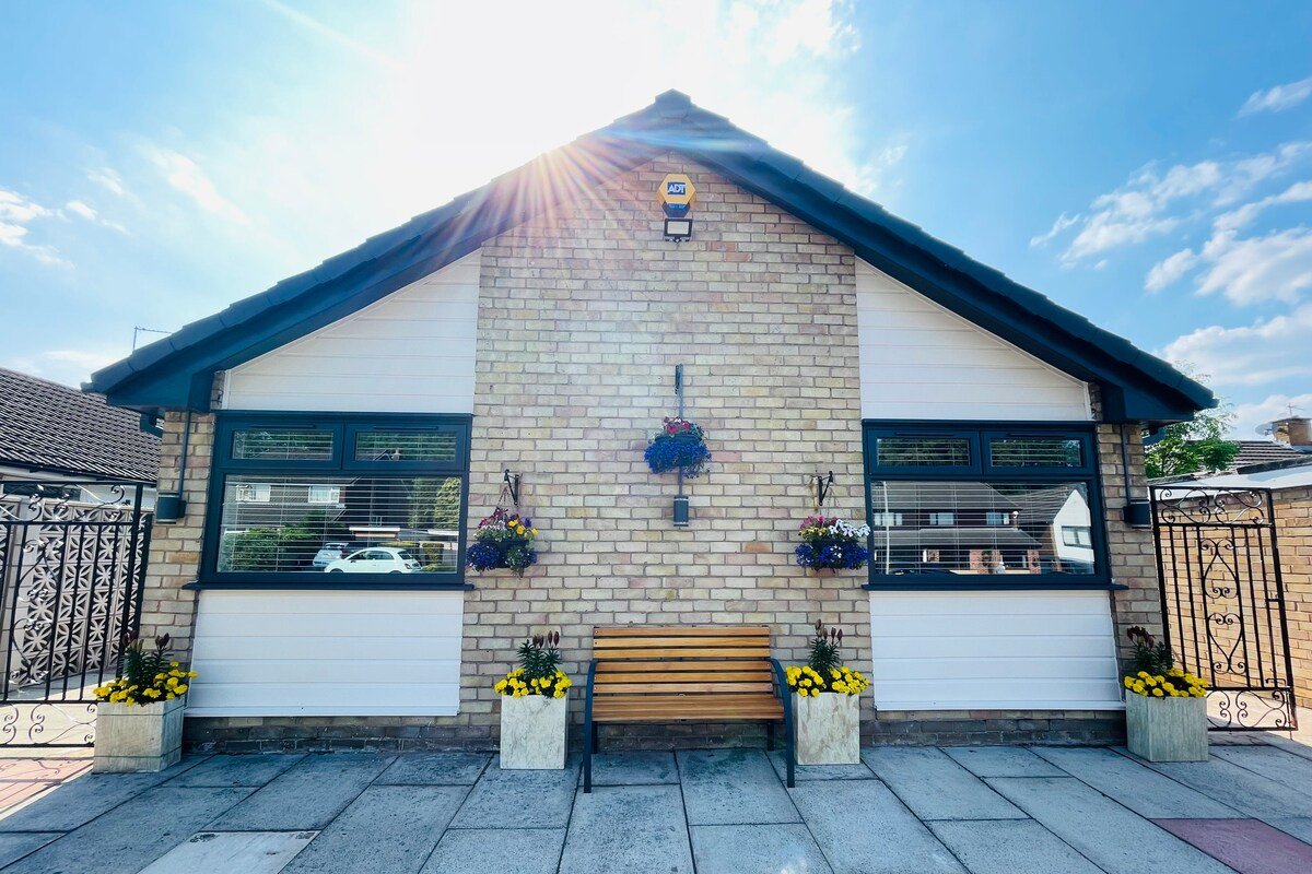 Luxury 4 Bedroom Holiday Home gallery image 3