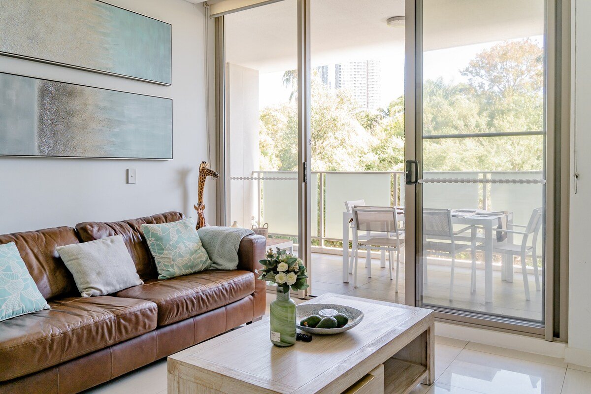 Stunning 2 bed Parramatta |Gym|Free Parking gallery image 3