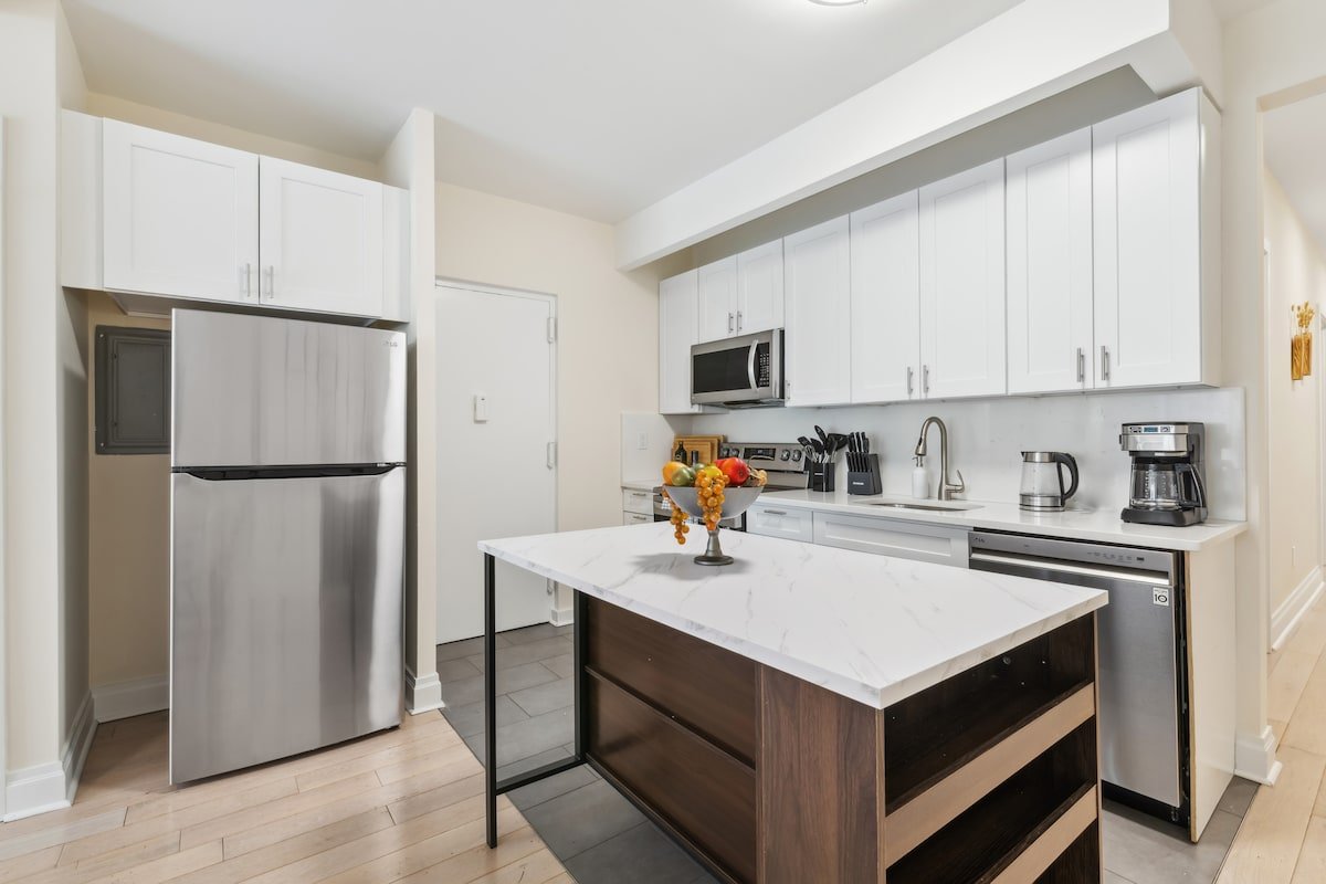 Newly Renovated! 3BR/2BA 1,500sf W/G Village gallery image 5