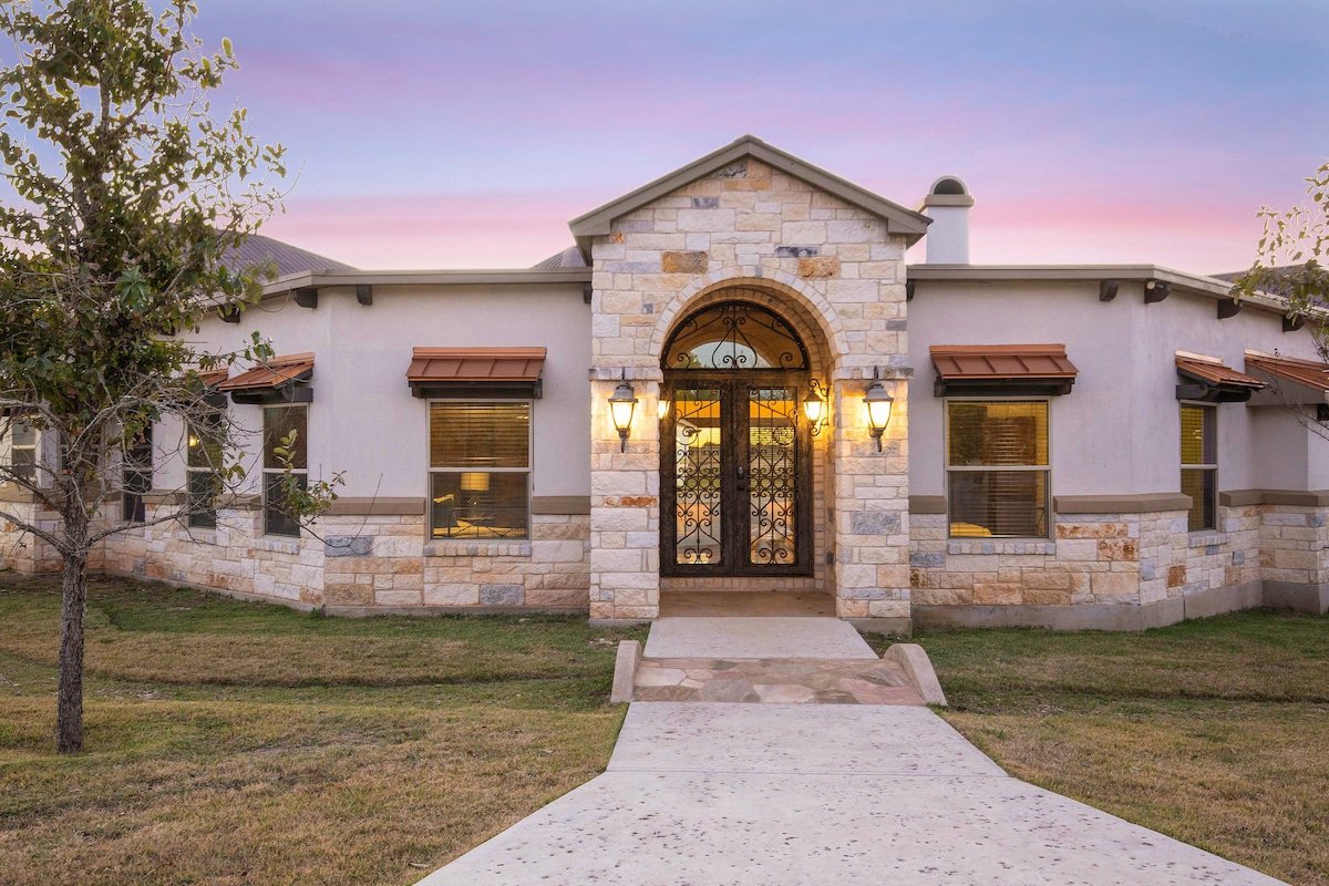 7 Bedroom | Sleep 26 | Pool | Hot Tub | Pool Table gallery image 5