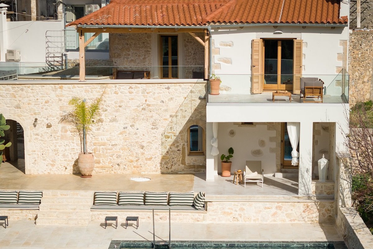 Spartacus Villa, a Countryside Bohemian Retreat gallery image 3