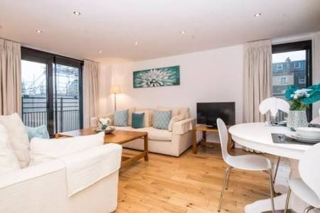 Quality, Classic 2bed, Kensington gallery image 4
