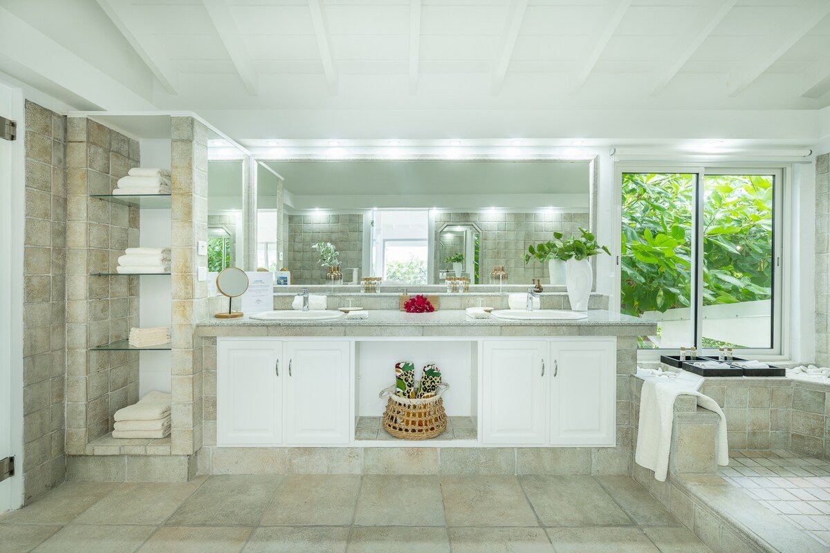 La Perla Classic gallery image 3