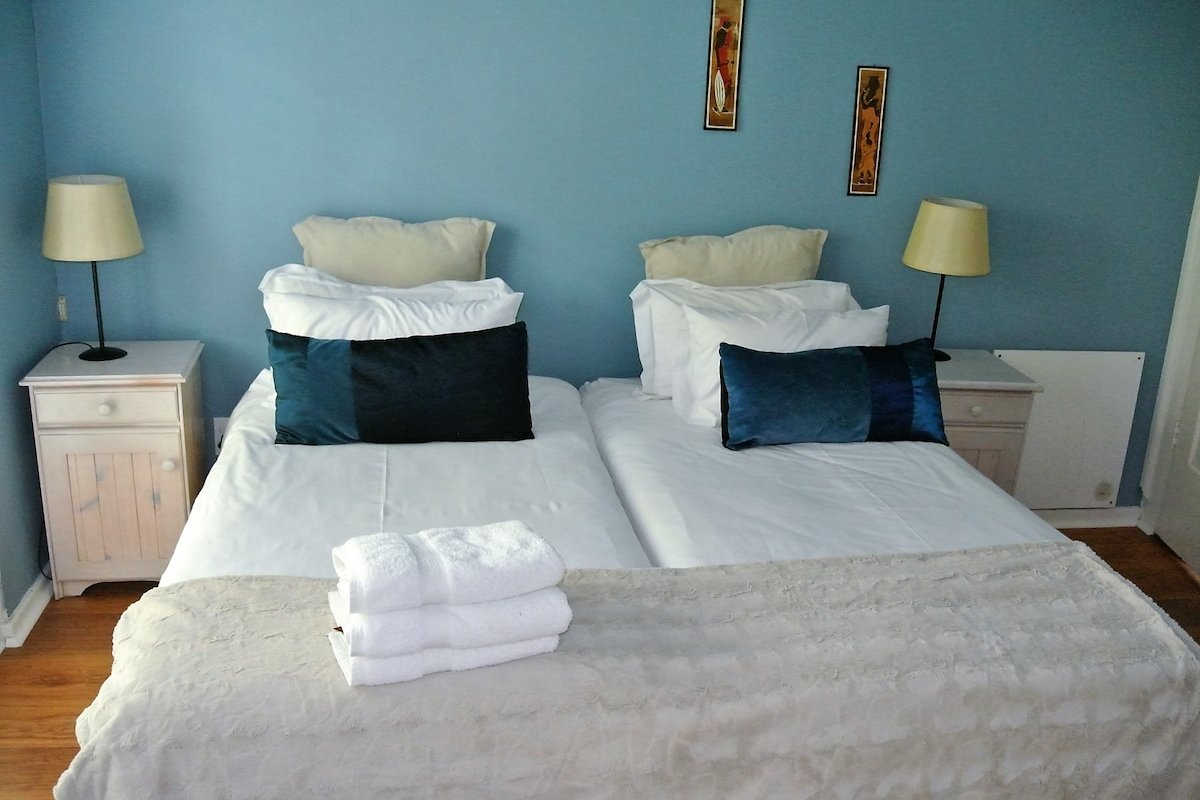 Bay Beach Villa one minute Camps Bay beachfront . gallery image 5