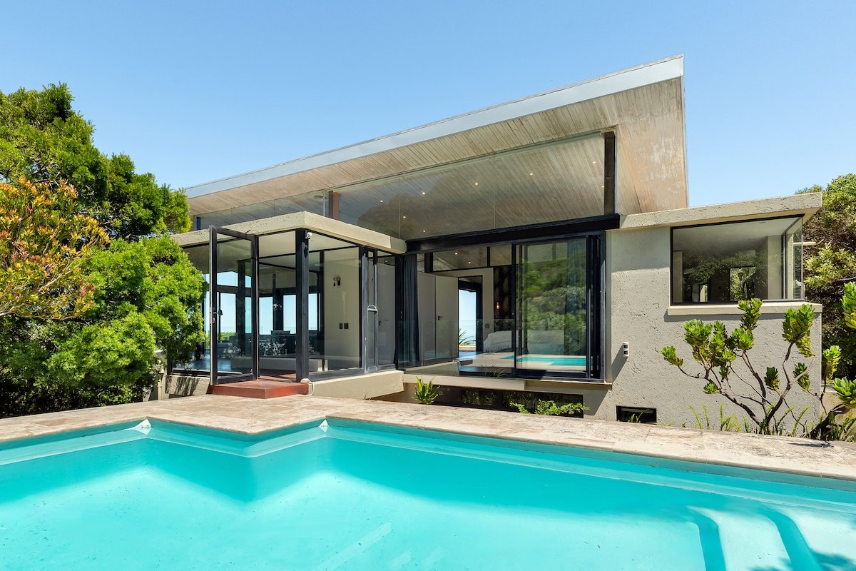 360° Design Villa with sunset, whirlpool & privacy gallery image 3