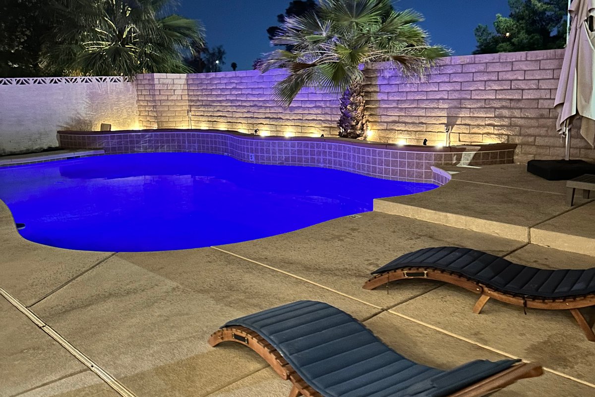 Vegas Retreat, Heated Pool ☼, 10 Min to Strip