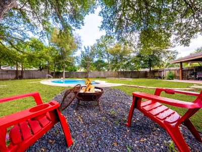 Private Pool retreat~Pet Friendly~FirePit~Patio