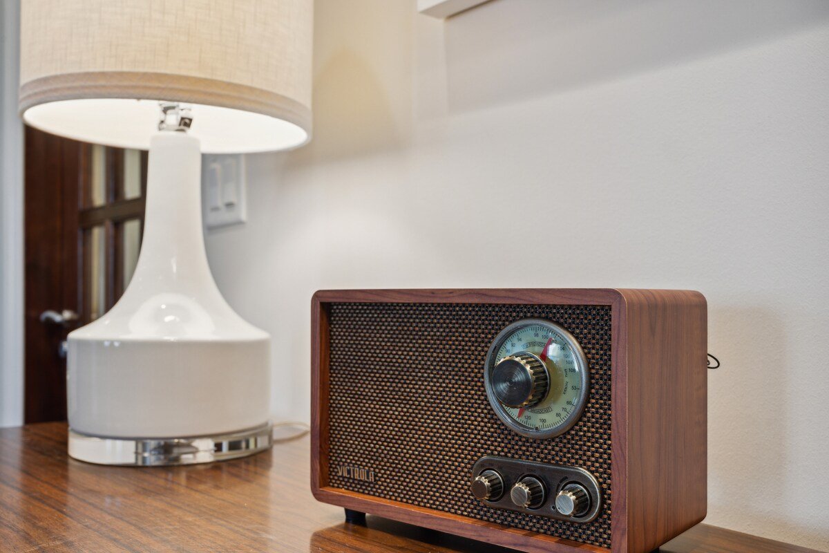 2BR Retreat with a Fireplace in Gold Coast gallery image 3