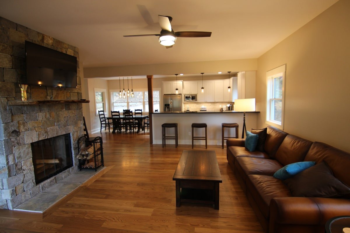 The Snookery ~ Refuge a Mountain w/ Hot Tub gallery image 5