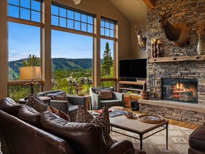 *New to Market* Beautiful 4 Bedroom Ski In/Out Big