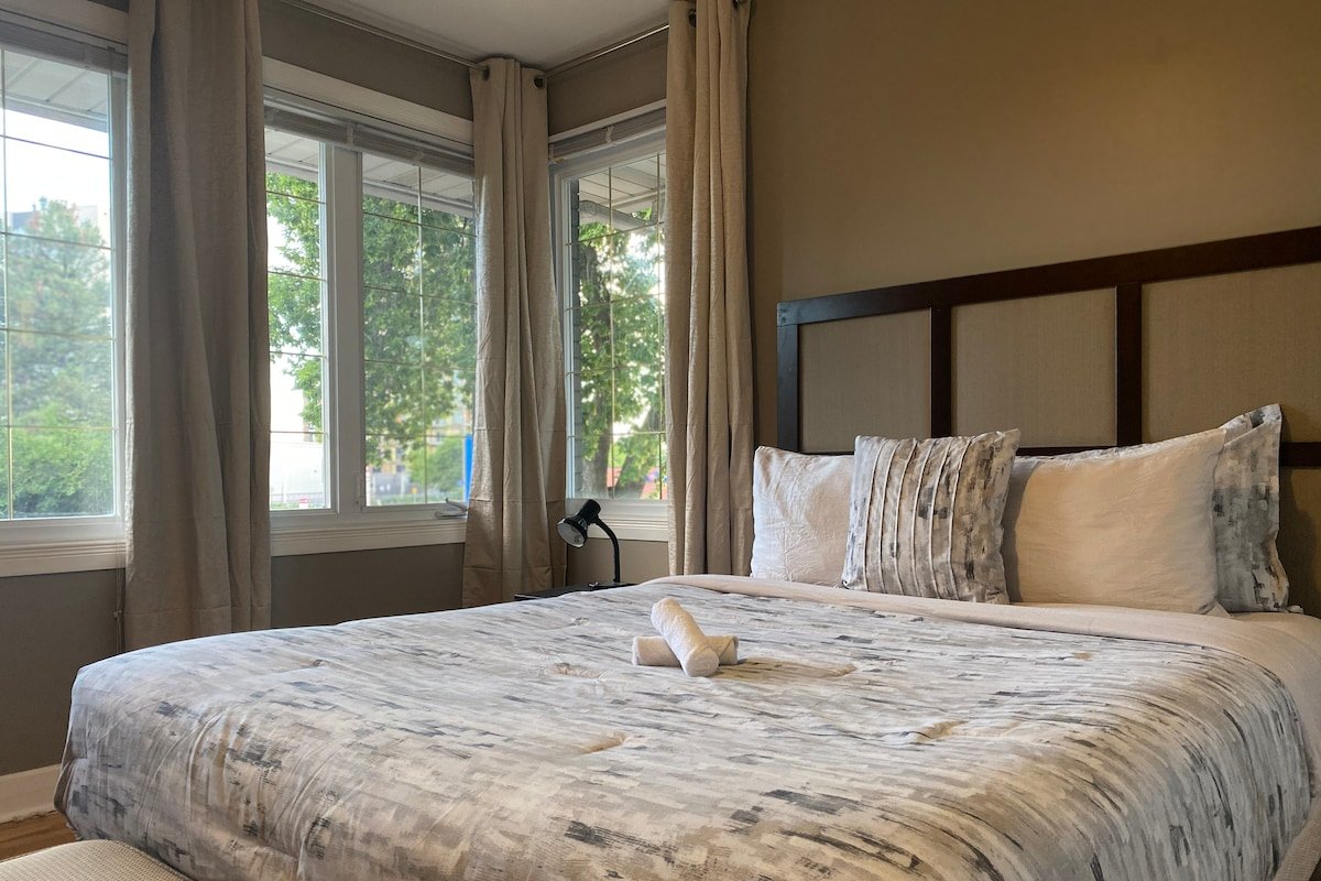 The Elegant Five-Bedroom Retreat gallery image 5