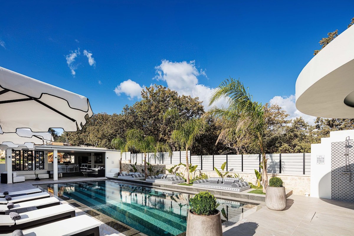 Refined Living With Contemporary Flair gallery image 2