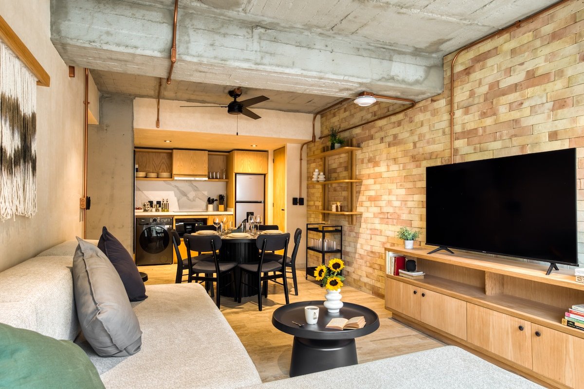 Caliza Roma | Cozy Residence w/Walking Balcony gallery image 2