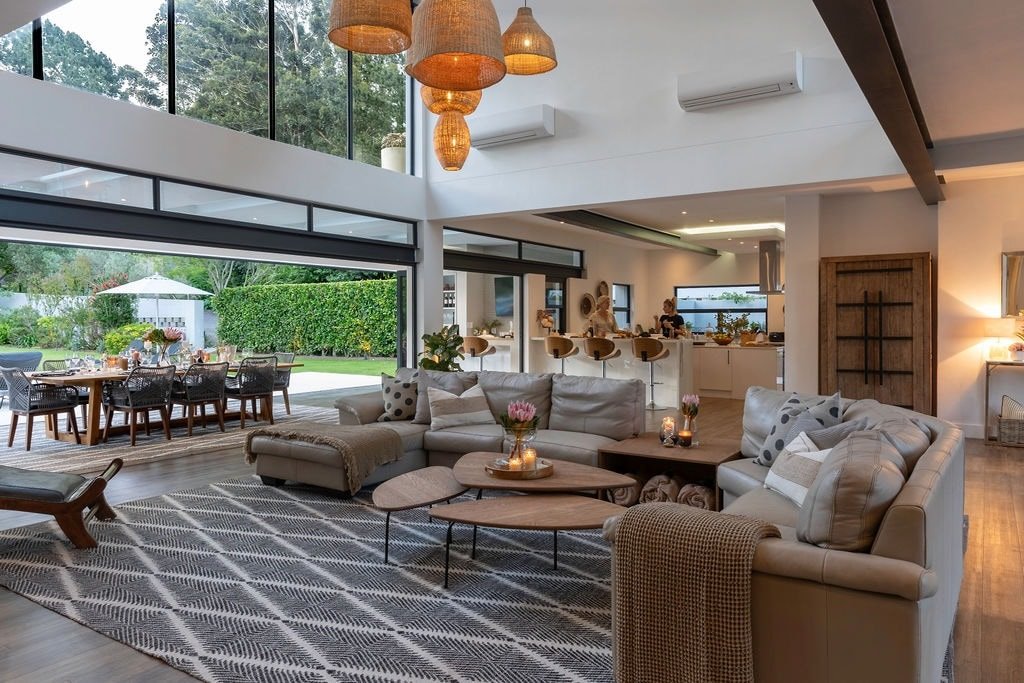 Stunning Villa with amazing pool in Capetown gallery image 4