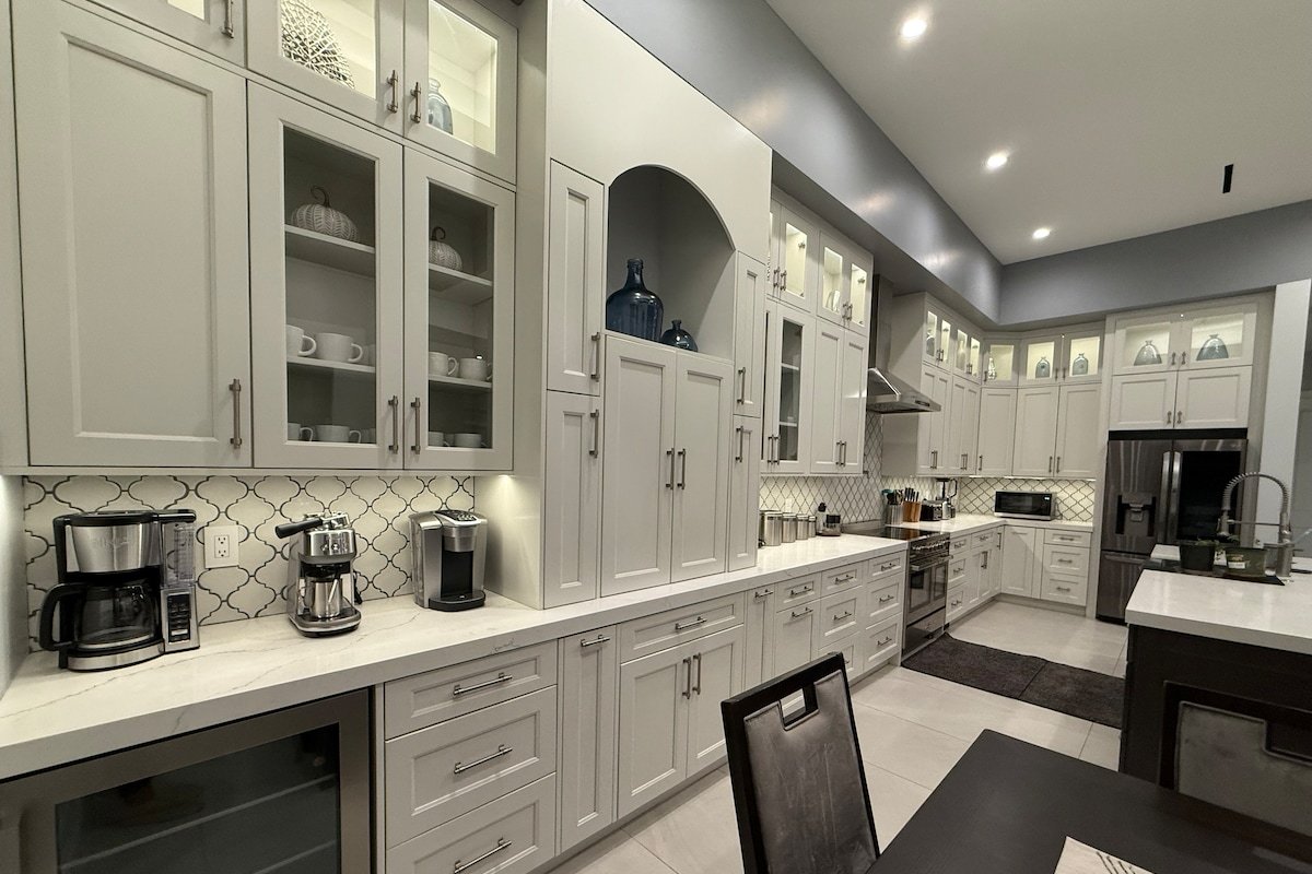 New Listing – Early Bird Deal 5BD/4BA Upscale Home gallery image 4