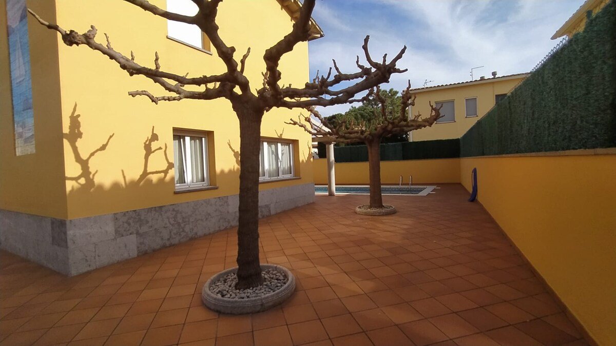 Magnolia l’Escala 2, casa con piscina y barbacoa gallery image 5