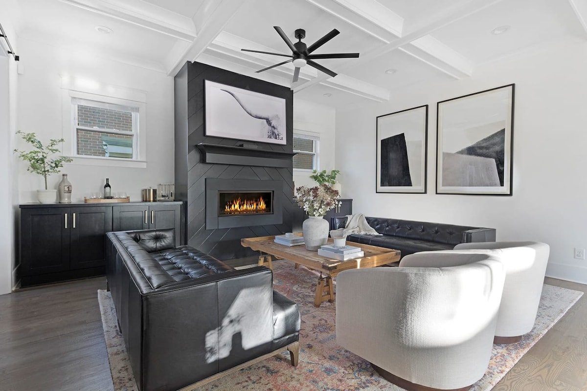 The Cowboy – Luxury Home w/ Hot Tub & Sauna! gallery image 2