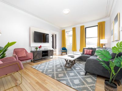 MTLVR #17 | Mount-Royal Park gem, sleeps 12