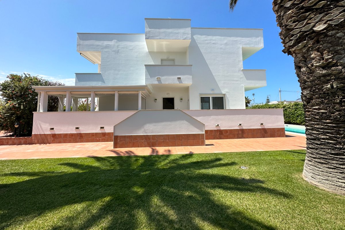 Villa Antonia sul mare con piscina e giardino