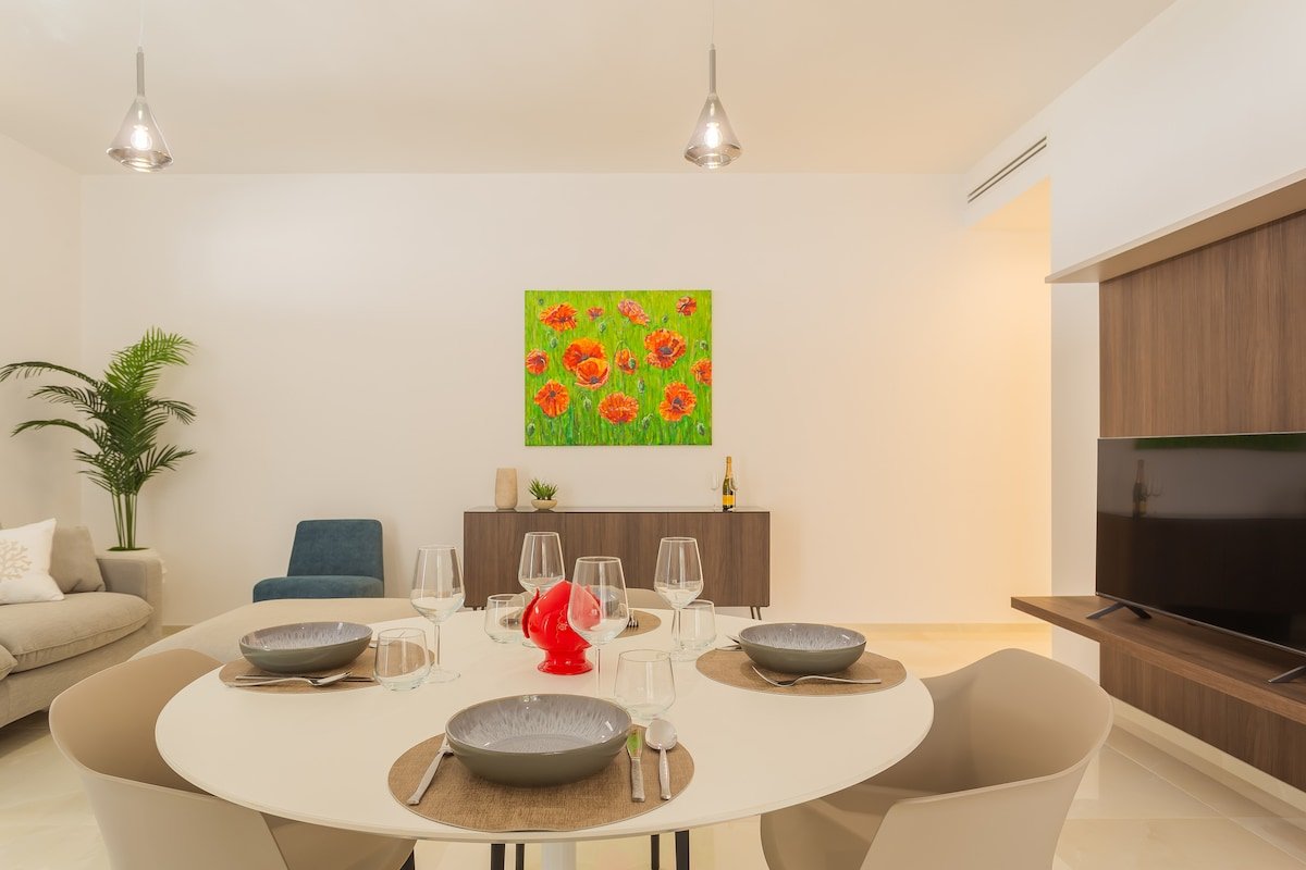 Palazzo Lux Stays-6 Apts_Pool_Beach_Parking_Centre gallery image 3