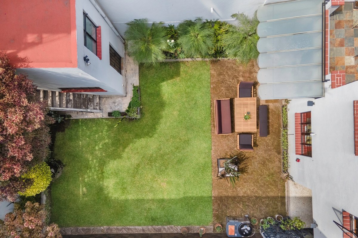 Historic Villa Condesa King Beds + Service +Garden gallery image 2