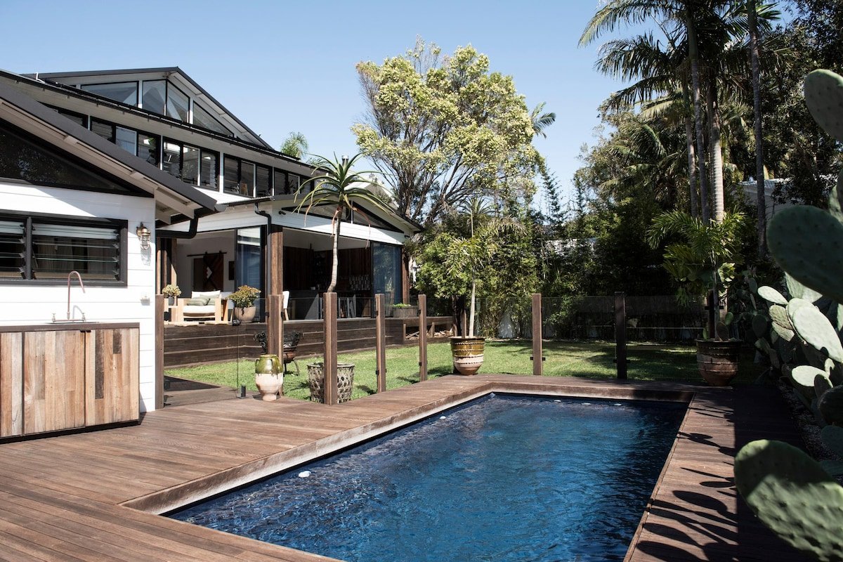 The Black Ace Residence | Heated Magnesium Pool gallery image 3