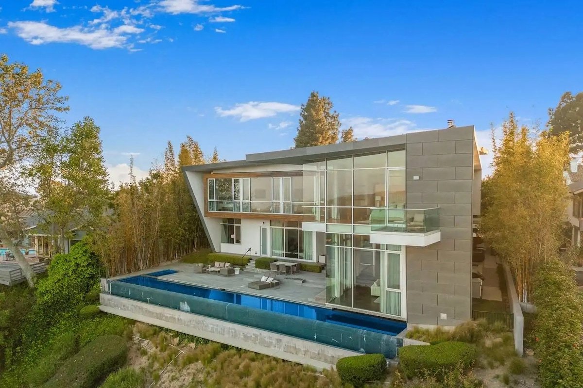 Bel Air Luxe w/ Lake View & Pool gallery image 2