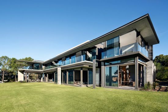 Photo 2 of Constantia Dawn Villa accommodation in Constantia, Cape Town with 5 bedrooms and 5 bathrooms