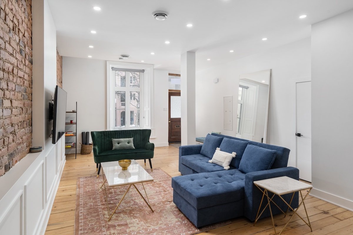 Chic & Spacious Plateau Hideaway – Sleeps 4+ gallery image 4