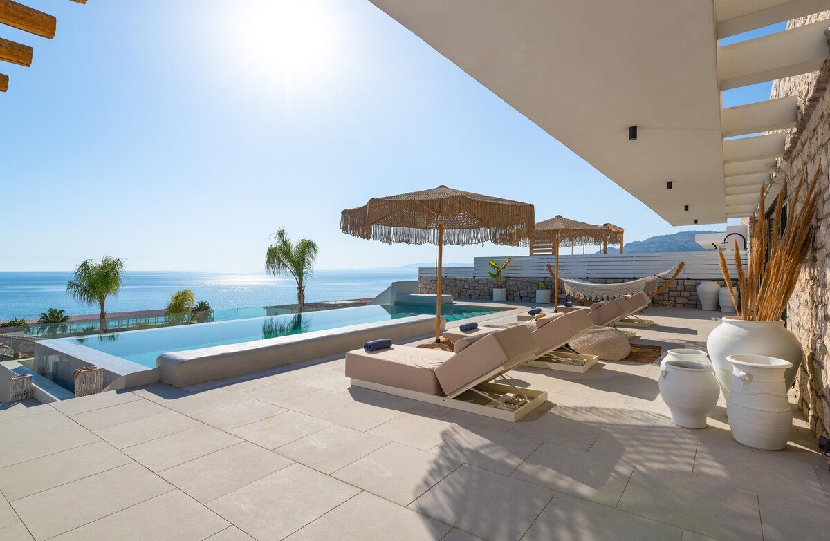 Lido White Villa gallery image 5