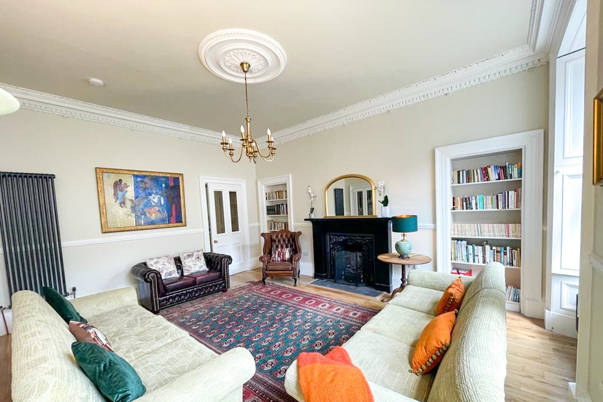 Remarkable 5BR Townhouse w/ Garden, Sleeps 12 gallery image 4