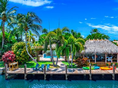 Heated Pool + Kayaks! Tiki Hut & Close To Beach!