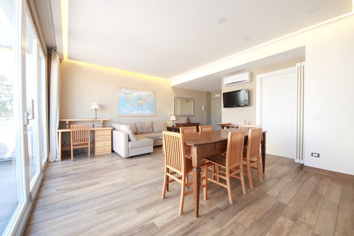 Luxury SUITE with terrace in historical center gallery image 5