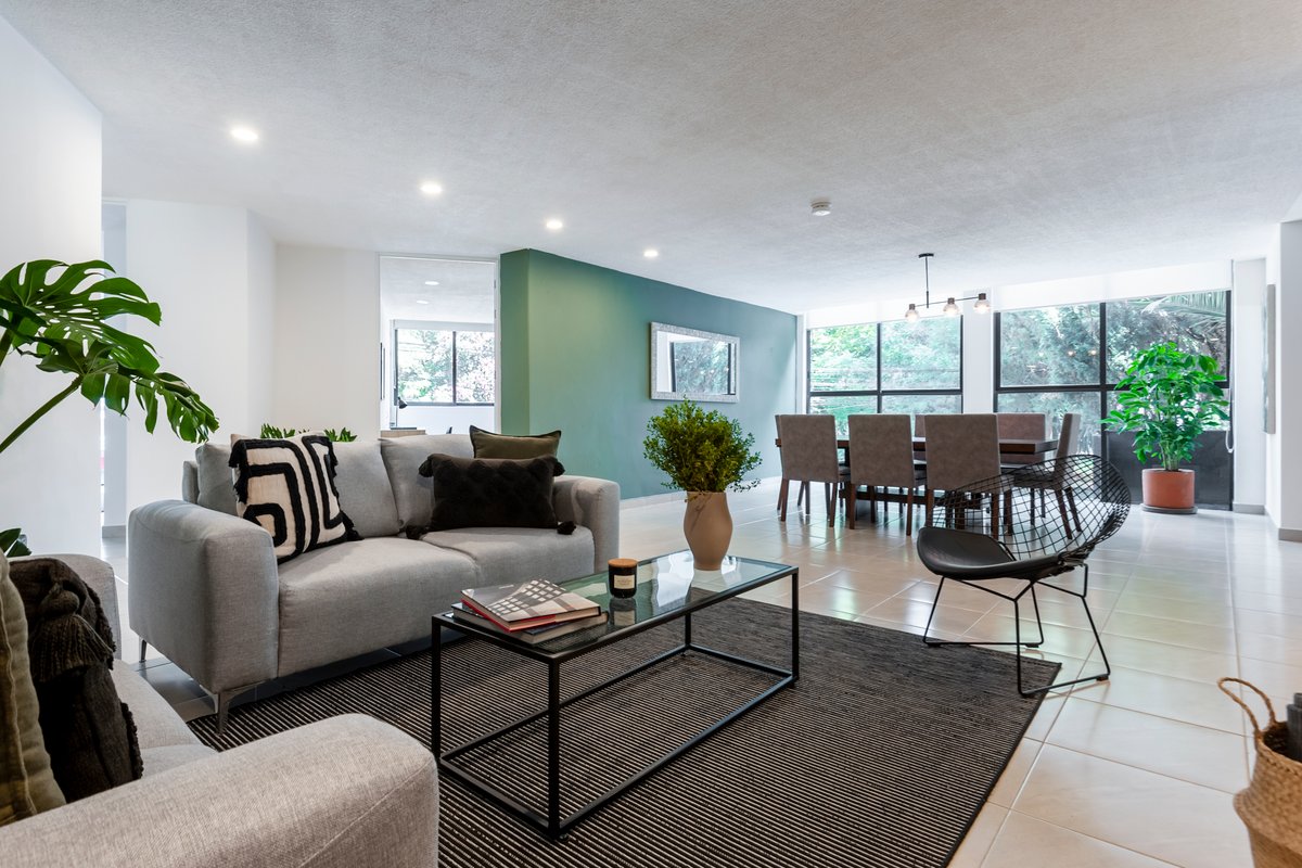 Large 3BR Apartment with exceptional street views