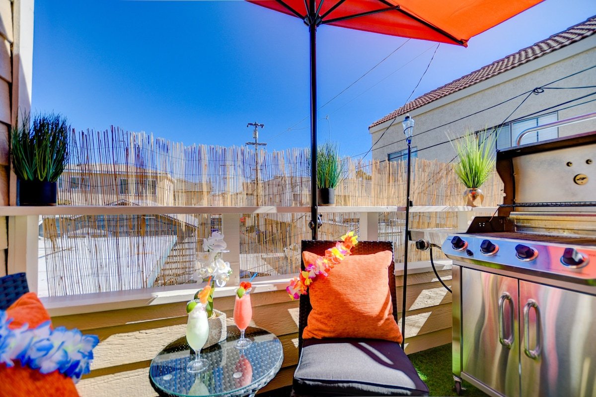 Steps To The Sand! Central SD Beach Paradise! gallery image 3