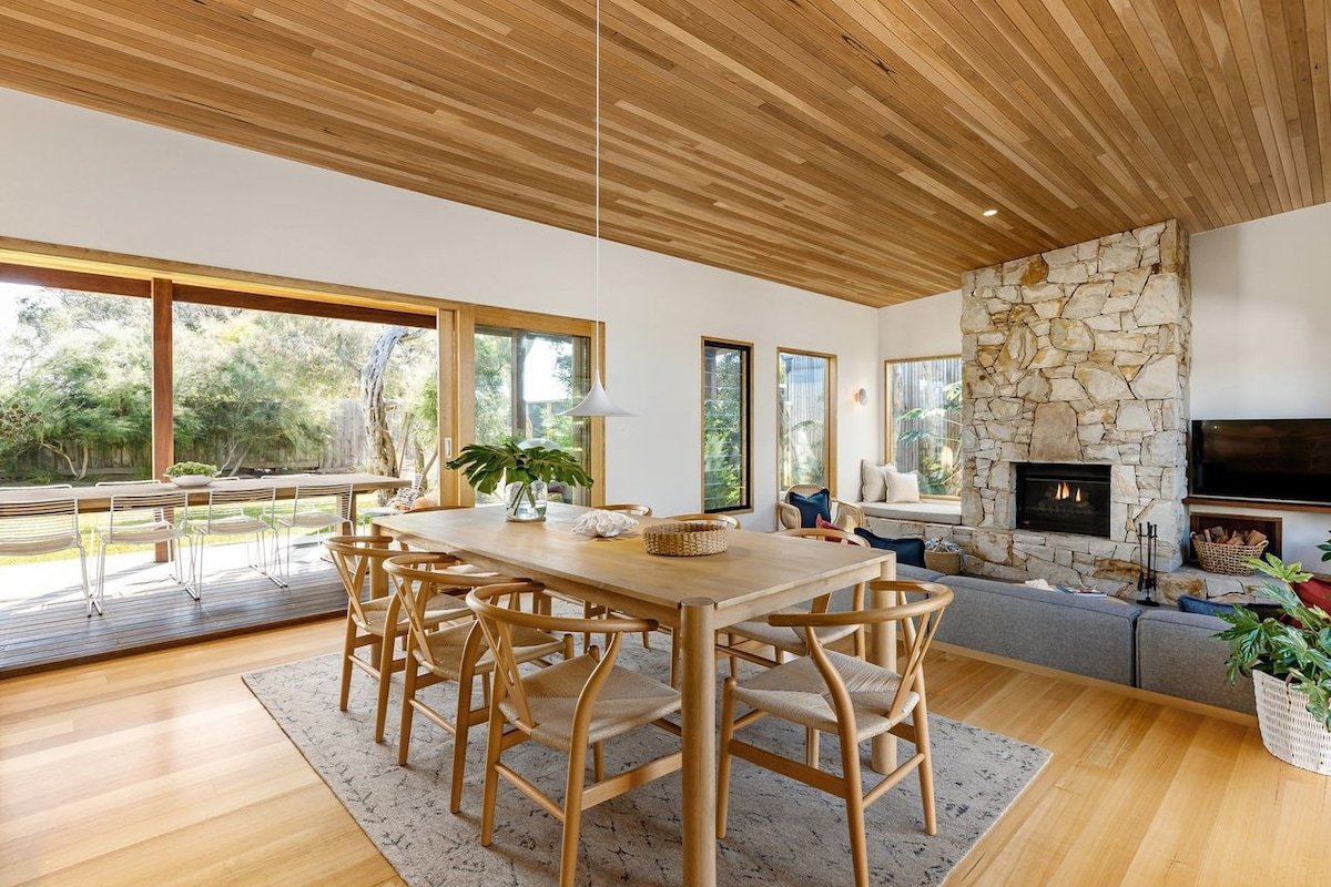 *Ivy Tyrone* -Gas heated Pool, Stunning renovation