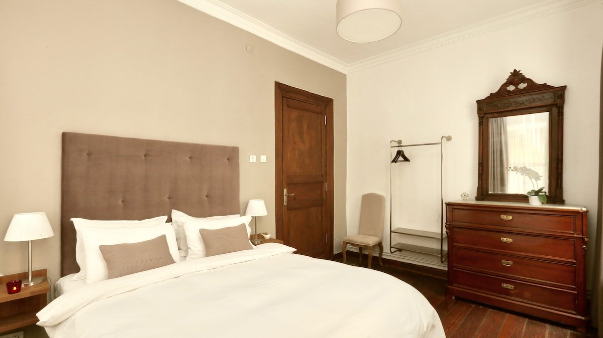 Large Groups – Space, Style, Views in Galata! gallery image 5