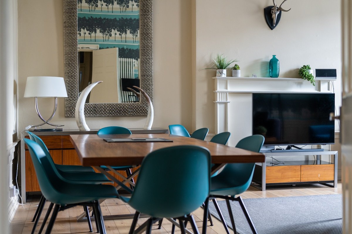 Lovely 4 Bedroom residence in New Town gallery image 3