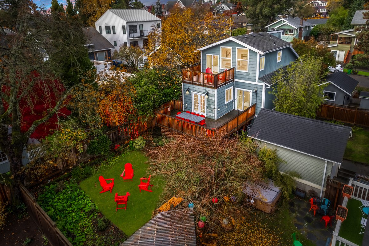 Lake View! ~ A/C ~ Amazing Location ~ Fam Frendly