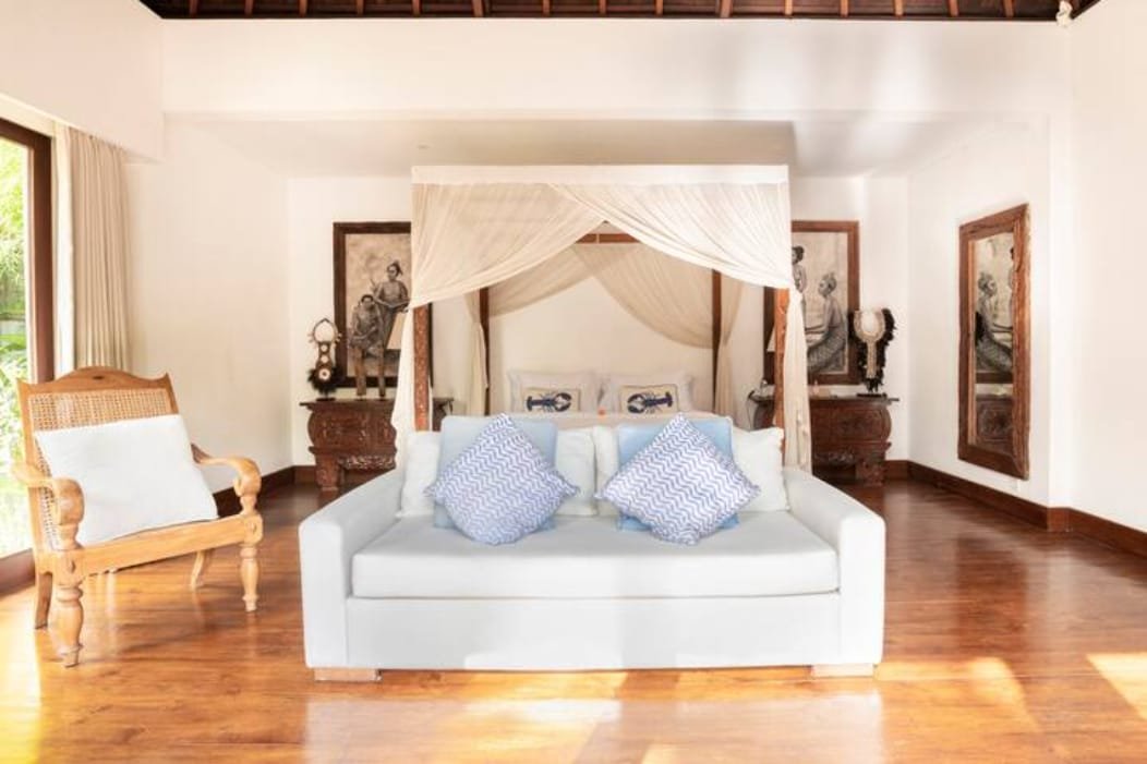 15% Off! 4Bd 25M Pool Gym Home Cinema Billiard Spa gallery image 4