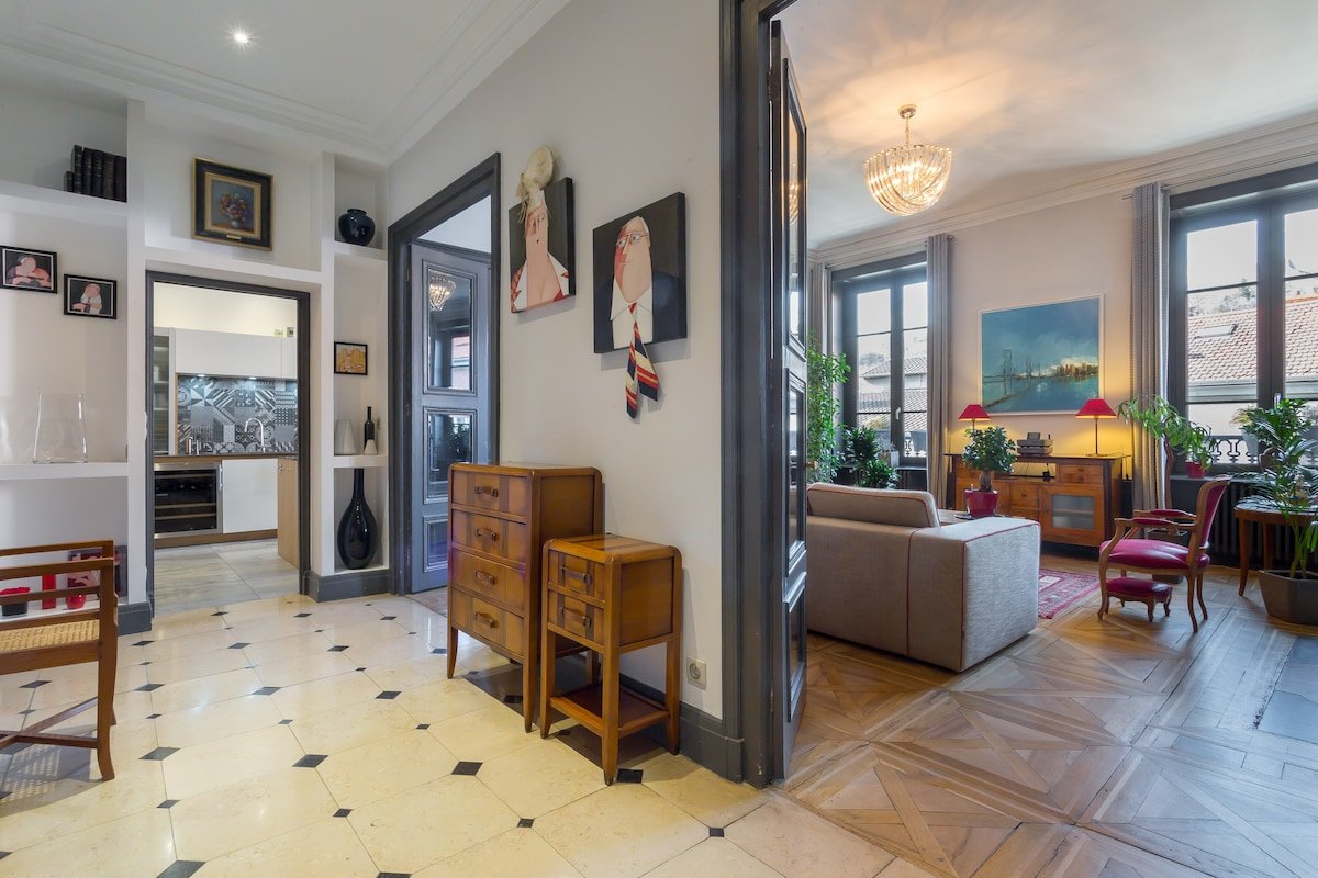 Peninsula centre of Lyon 140 sm quiet (new!) gallery image 2