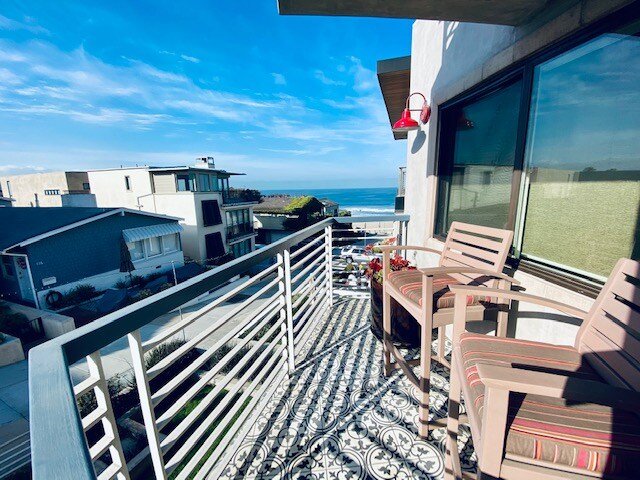 Rare 100 Block Manhattan Beach Walk-Street Home gallery image 5