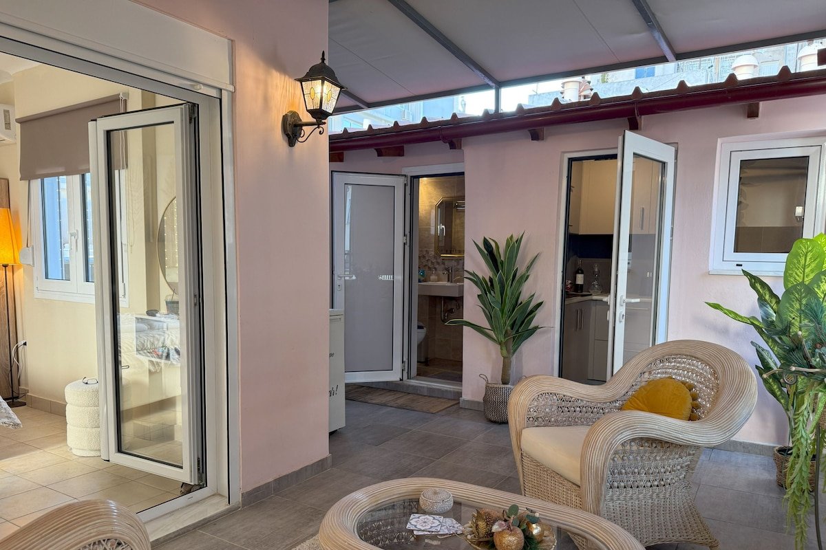 Entire Neoclassical House, 4BR across two floors gallery image 4