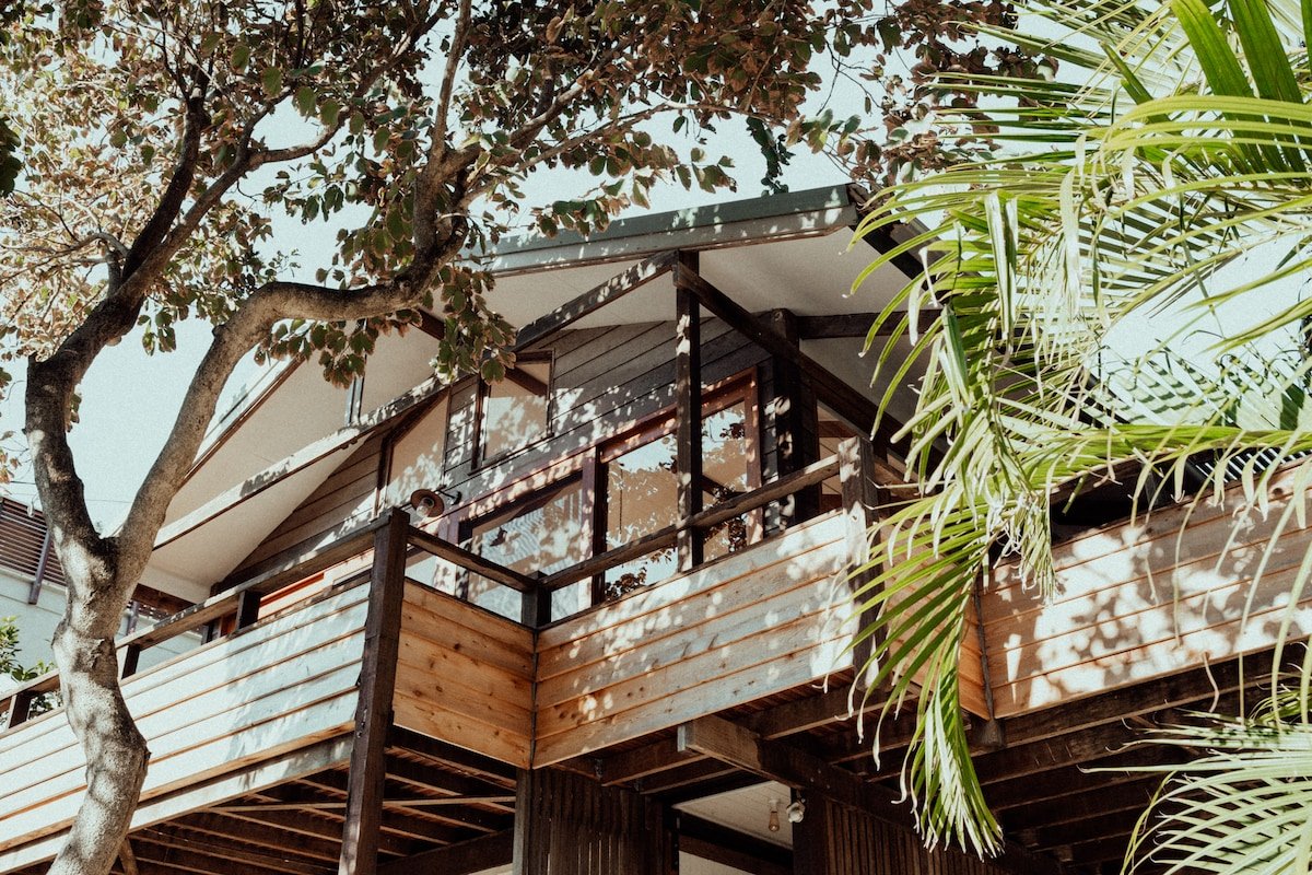 Old 55 Beach House & Studio – Wategos, Luxe, Views gallery image 2