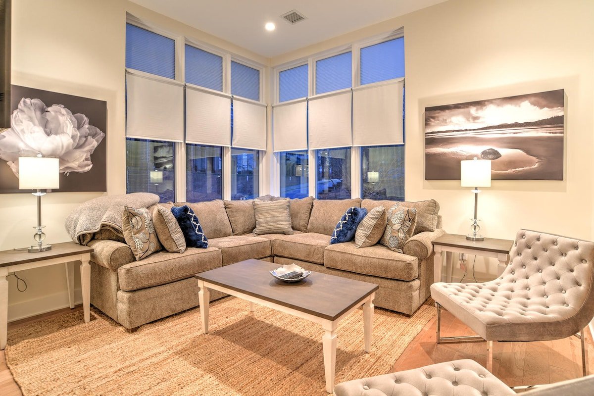 Downtown Townhome with Private Elevator gallery image 2