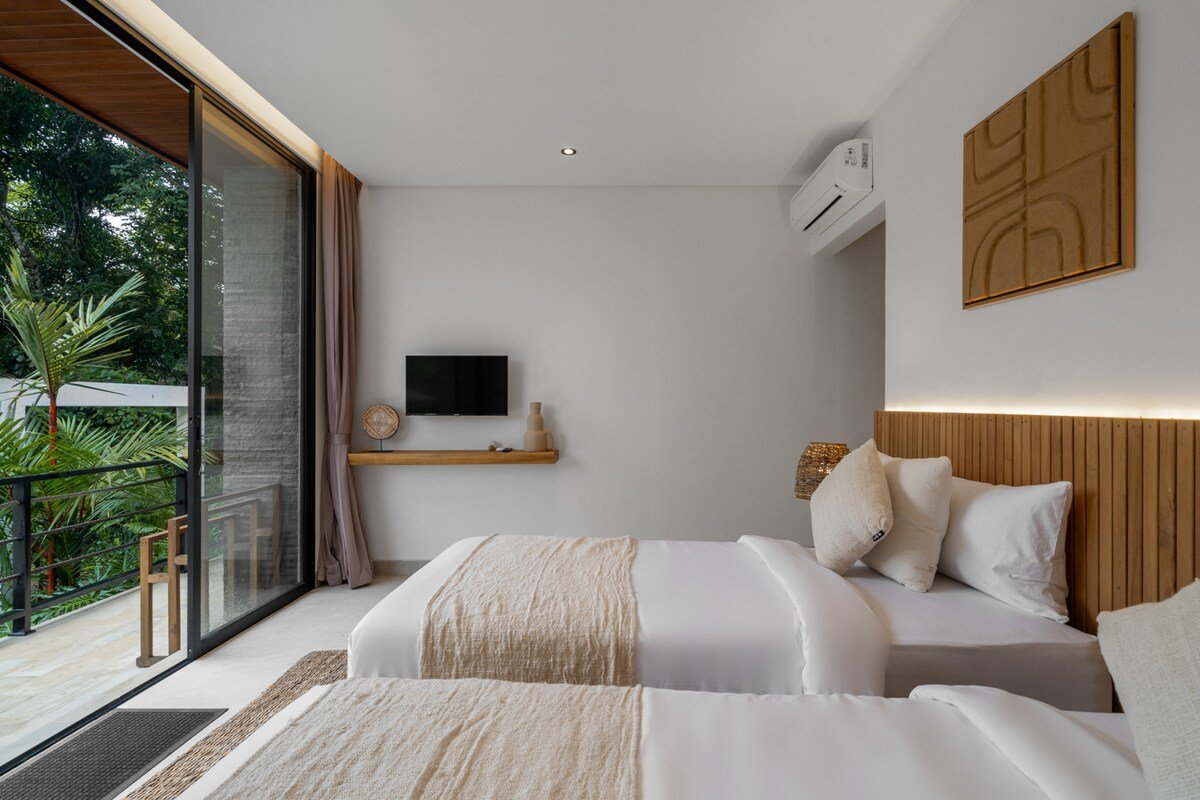 Villa Tonka : 6 BR Jungle View W/ Pool & Gym House gallery image 4