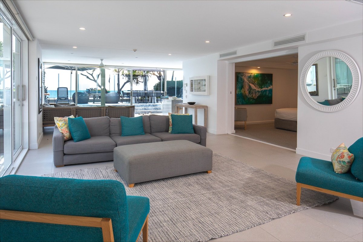 Beachfront 3 Bed w Plunge Pool gallery image 3