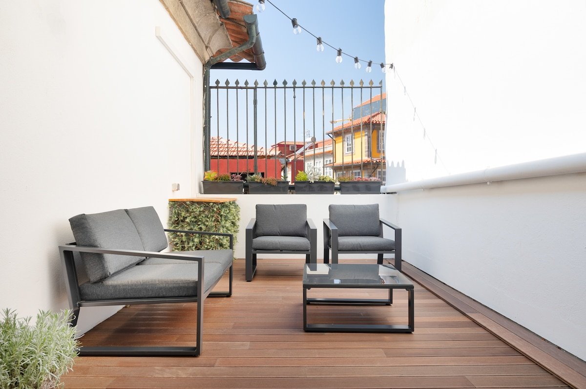 42 3 Historical Penthouse at Cardosas Block gallery image 4